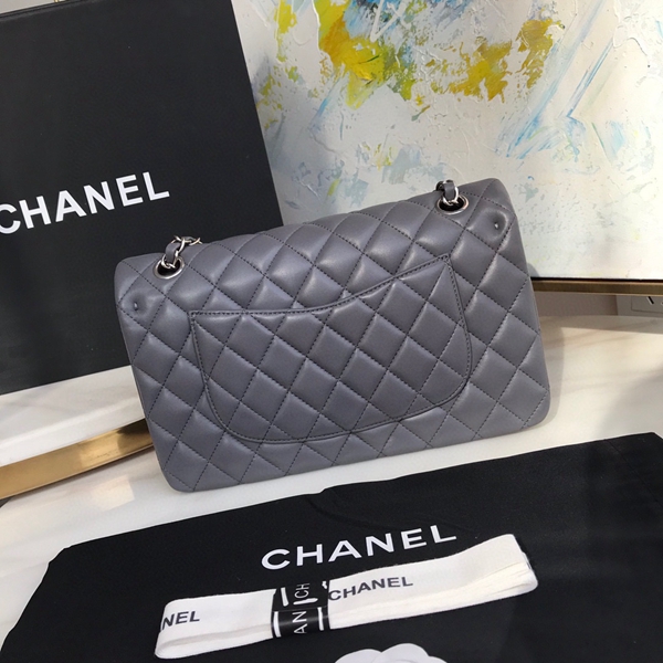 シャネルバッグレプリカ背面デザイン